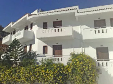 Hotel Neos Ikaros 2*