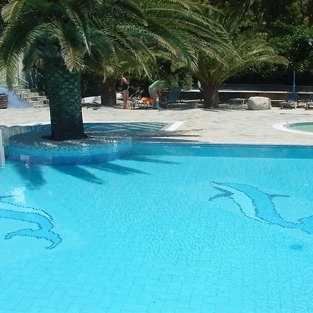 Hotel Neos Ikaros 2*